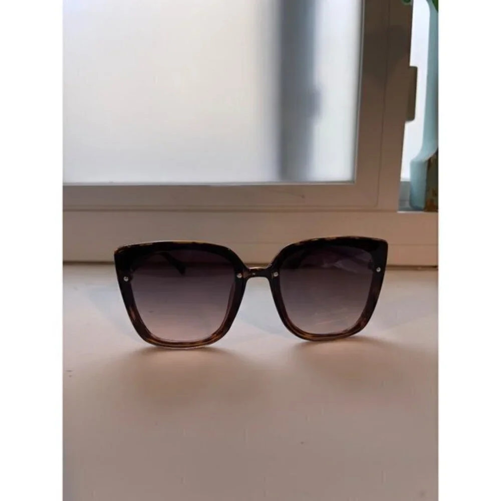 Don't Sass Me Sunglasses Tortoise‎